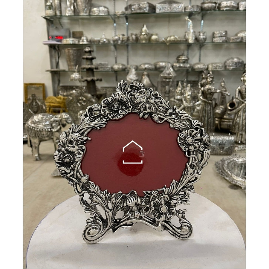 Regal Oval Floral Silver Photo Frame 📸
