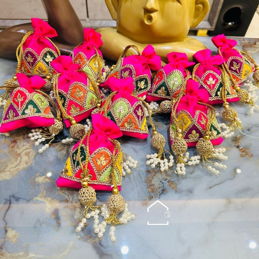 Gulnaar Lace Coin Potli